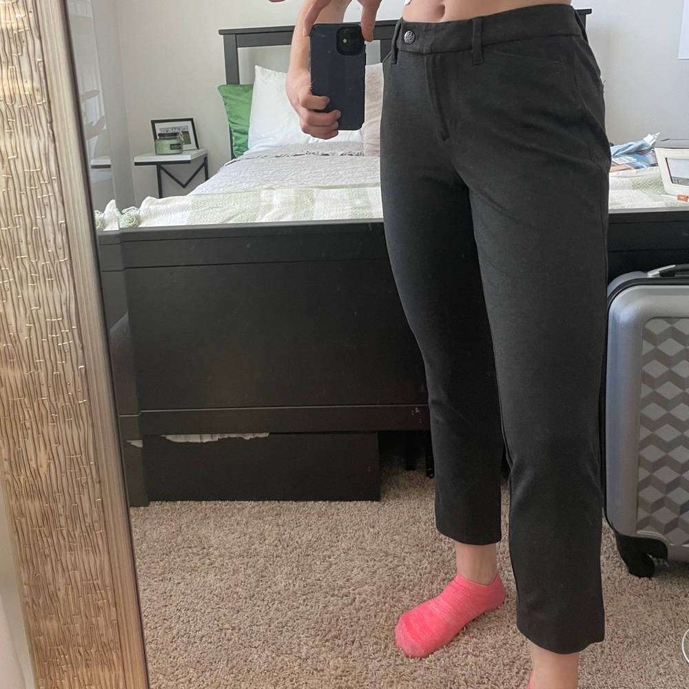 Ann Taylor dark gray tapered ankle pants - stretchy! Size 00